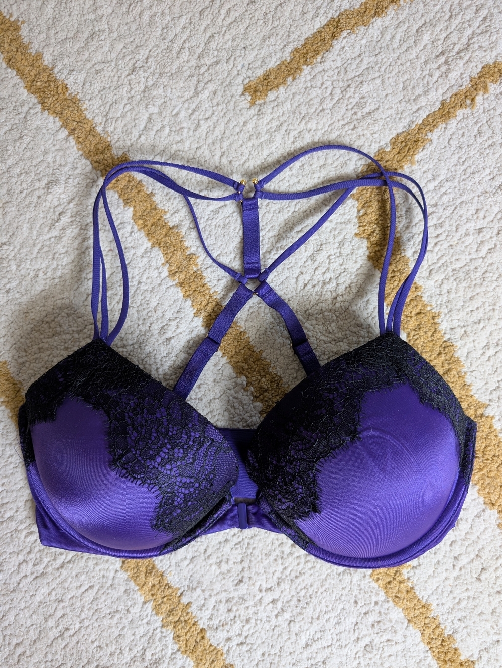 Victoria's Secret Very Sexy Push Up Pigeonnant Bra Purple Black Lace 34DD